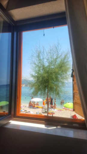 Beachfront house Sea la Vie